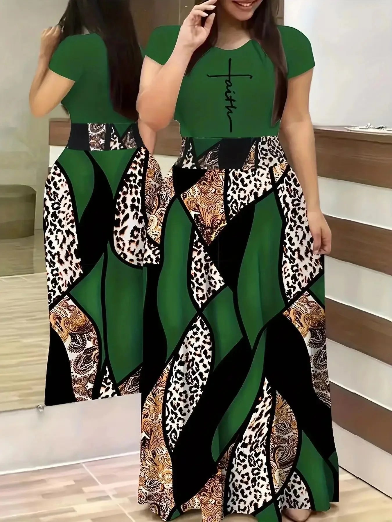 Vestido longo reto com estampa gon